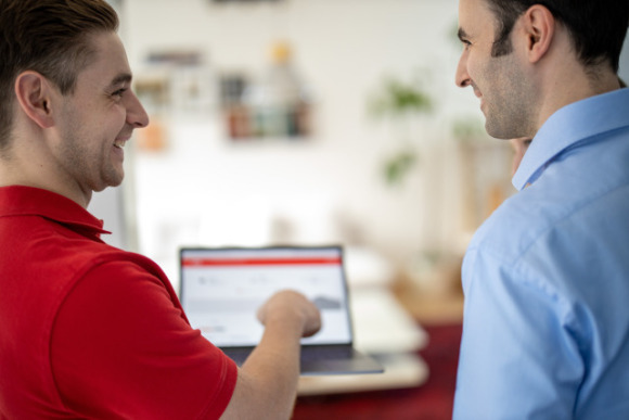 Die Kommunikation erfolgt über Ihr Heimnetzwerk. Der Solar Manager erkennt die angeschlossenen Hoval Geräte automatisch und bindet sie nahtlos in das Energiemanagement ein.