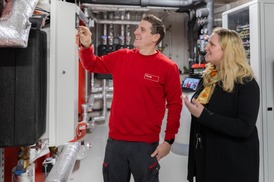 Hoval-Kundendiensttechniker Bernhard Weiß mit 