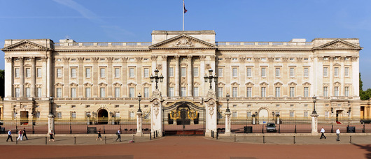 Hoval – в сърцето на кралските дворци и на стадиона на Манчестър Сити