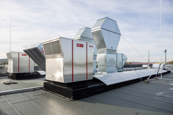 Dezentrale Hallenklimalösung: RoofVent® von Hoval