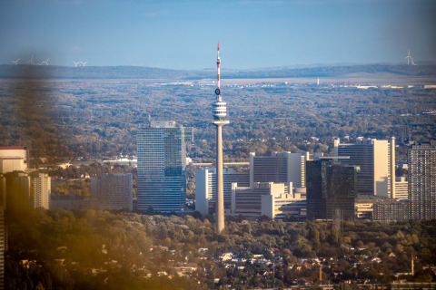 Vykurovanie vo výške 170 metrov – Hoval riešenie pre Danube Tower vo Viedni  