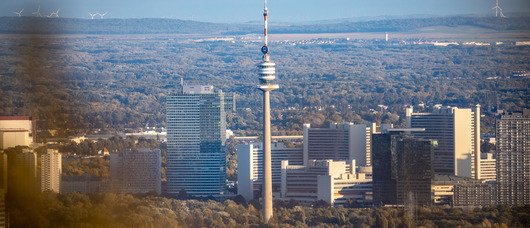 Heizen auf 170 Metern Höhe – Lösung von Hoval für den Donauturm Wien