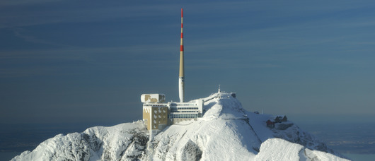 Spitzenleistung auf der Bergspitze