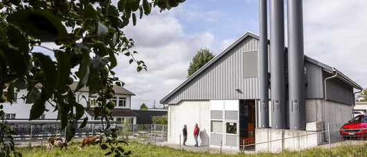 Chaleur durable - en ligne directe de la forêt au village