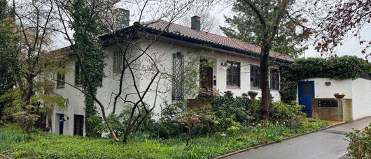 Pelletkessel statt Ölheizung: rasche Sanierung und hoher Heizkomfort