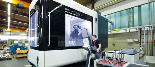 Extraction et ventilation efficientes pour ce hall industriel