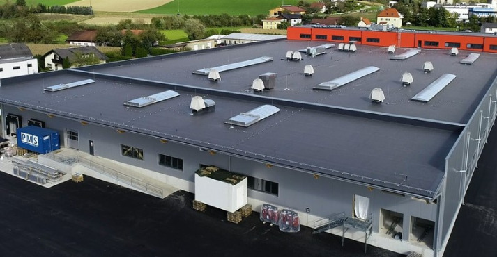 Спортна зала Перущица с климатизация с покривни вентилационни апарати RoofVent LKW 9C - 3 броя TopVent DKV 6C   - 4 броя