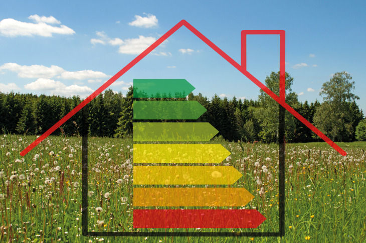 Maison géothermique sur un terrain vert