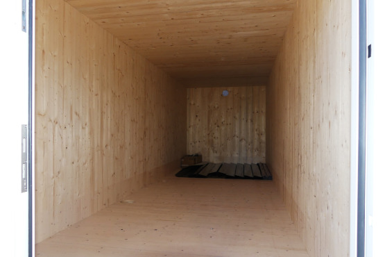 Blick in den Innenraum der Parabel Boxx vor Montagebeginn