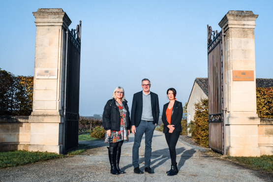 Entrée du domaine avec Nadia Wisniewski, Directrice Générale Hoval France, Marie-Hélène Gras-Cozette, Segment Manager, et Peter Gerner, CEO Hoval