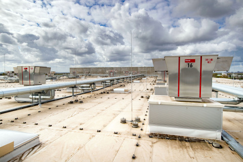 Усъвършенствана система за климатичен контрол в новия логистичен център на Edeka