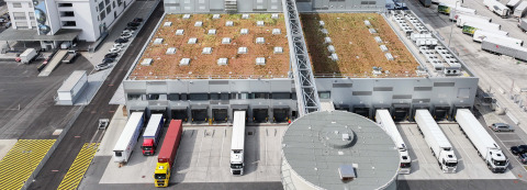 Projekt Neuland w porcie Linz: system klimatyzacji dla magazynu farmaceutycznego w hali wysokiego budynku