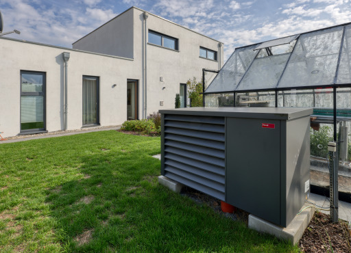 Geforscht wird zur Optimierung der Betriebsstrategie von Luft/Wasser-Wärmepumpen mittels prädiktiver Regelung der Betriebszeiten.