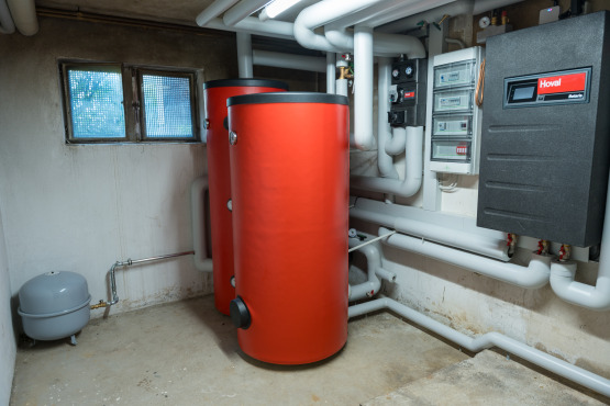 Im neuen Technikraum befindet sich die Inneneinheit der Wärmepumpe sowie Pufferspeicher.