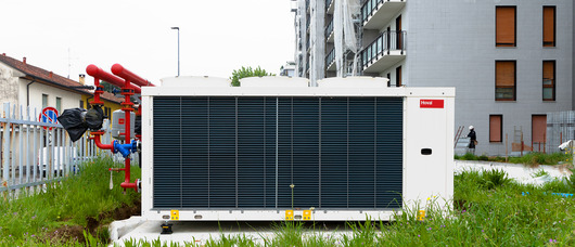 Riqualificazione condominiale con pompe di calore e sistemi digitali Hoval per il condominio I Cedri