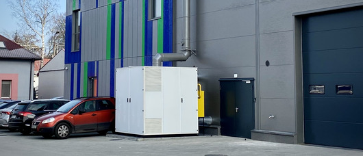 Zewnętrzny moduł energii grzewczej Hoval w zakładzie produkcyjnym MPSystem