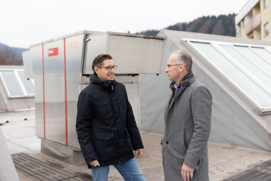 Hoval Produktmarktmanager Christoph Steinhäusler und Geschäftsführer des Planungsbüros Michael Kolar