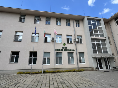  Hoval TopVent MP 6P отоплява, охлажда и вентилира спортната зала на ППМГ „Никола Обрешков“.