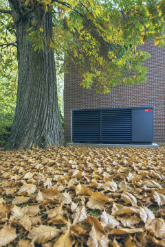 Hybrid system concept for a sustainable heat supply in existing buildings