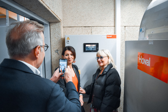 PAC Belaria® VRF 40kW avec Nadia Wisniewski, Directrice Générale Hoval France, Marie-Hélène Gras-Cozette, Segment Manager, et Peter Gerner, CEO Hoval