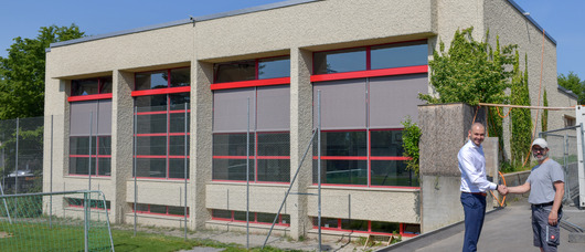 Ein MuKEn-konformes Hybridsystem für das Schulhaus Feldmeilen