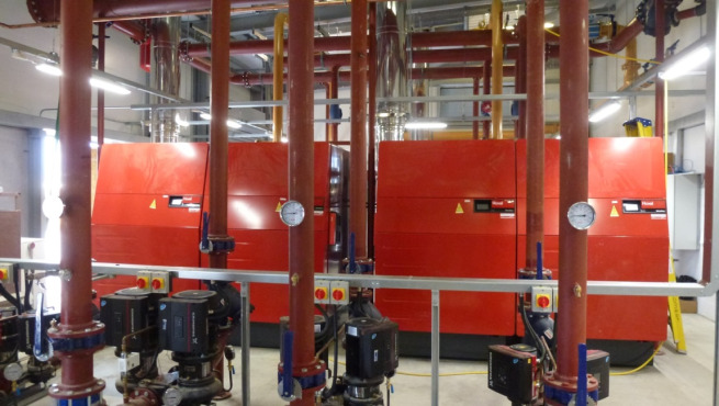 Siemens Blade kotlovnica s dvostrukim Hoval UltraGas® plinskim kondenzacijskim kotlovima